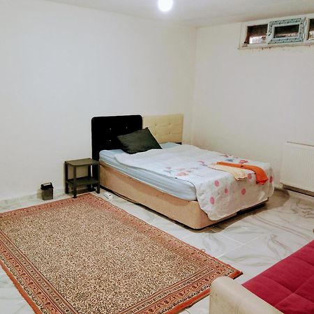 Ahmet Teacher Hotel, 5 Minutes From The Airport Arnavutkoy Buitenkant foto