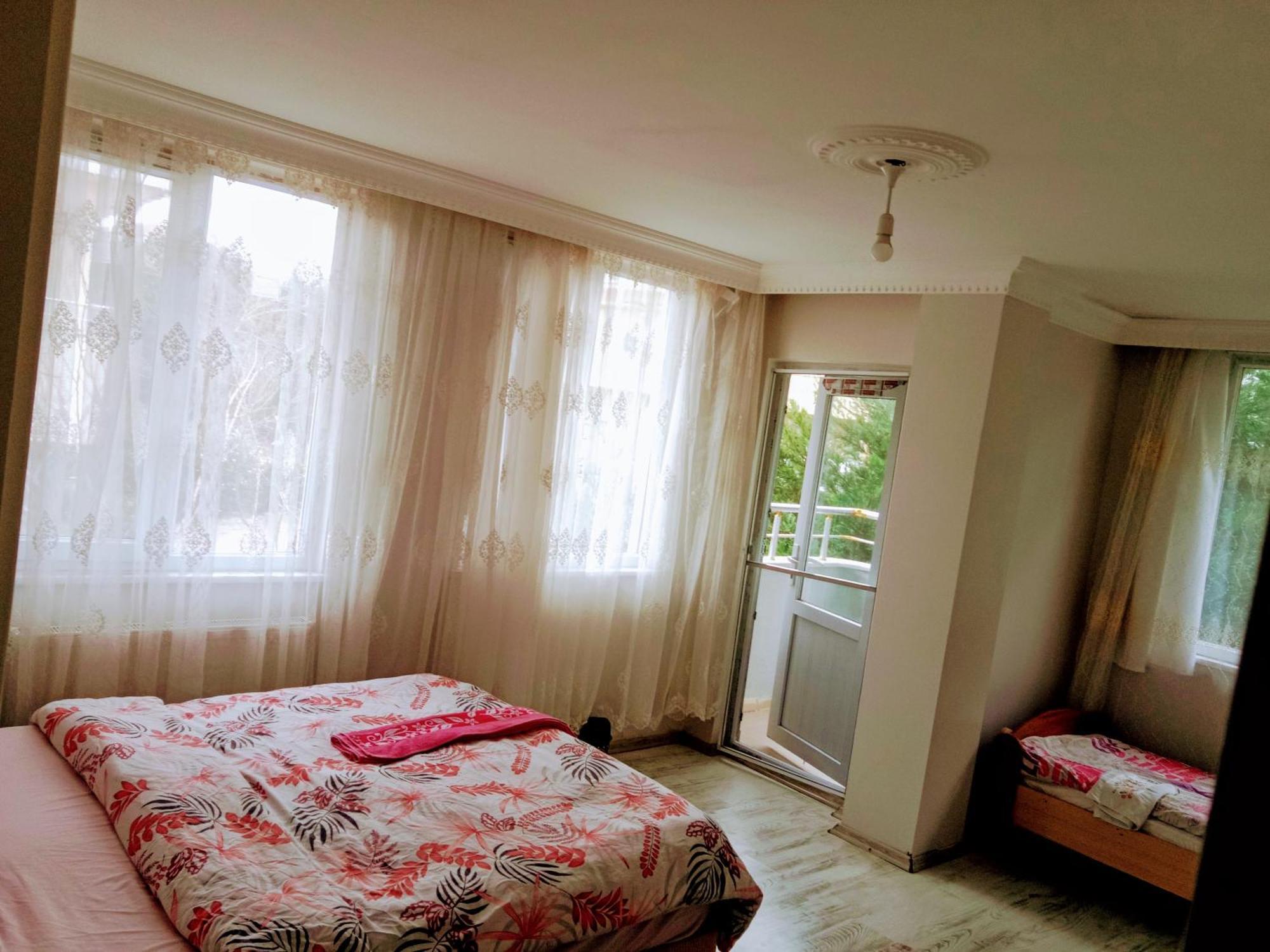 Ahmet Teacher Hotel, 5 Minutes From The Airport Arnavutkoy Buitenkant foto