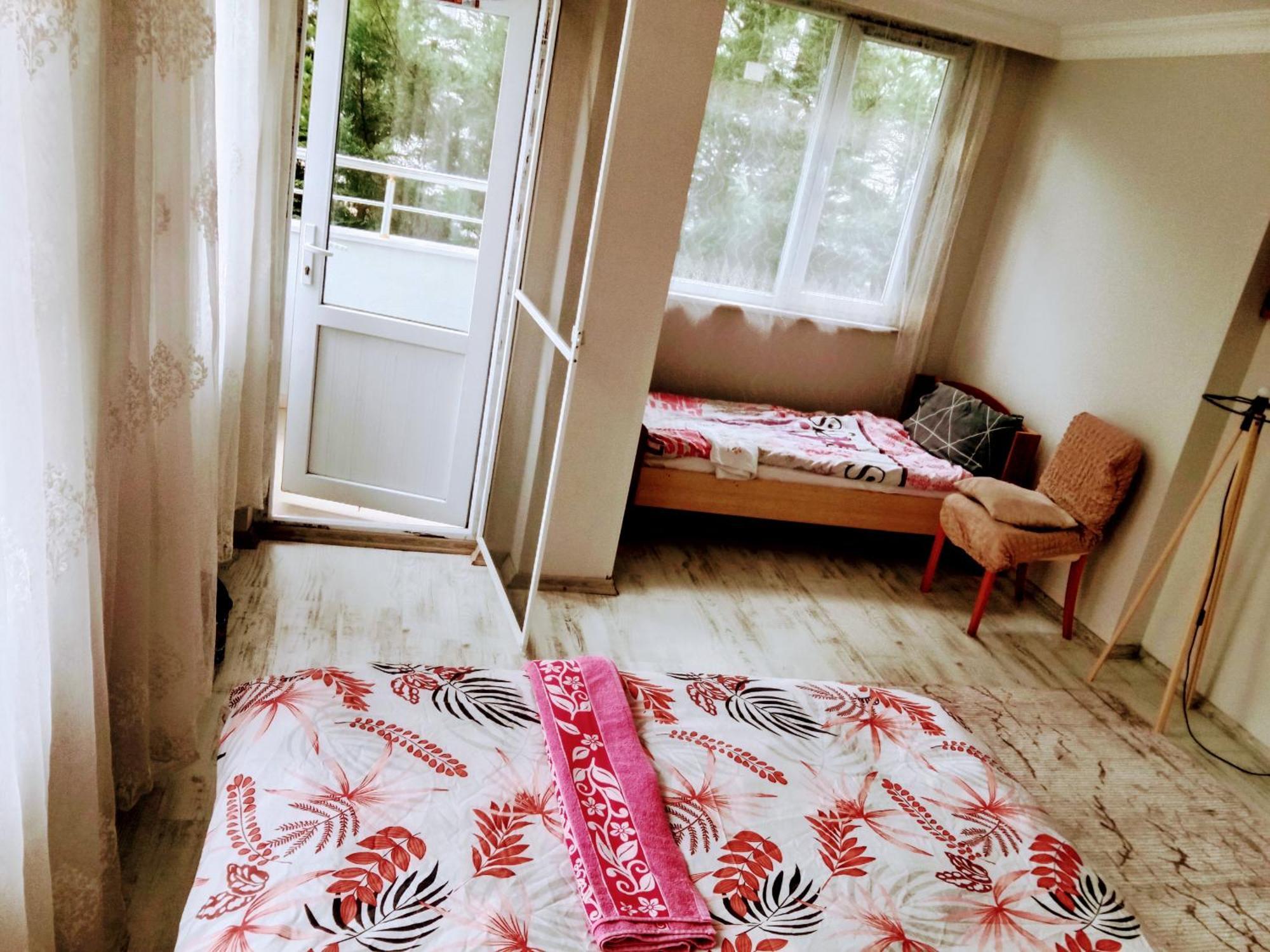 Ahmet Teacher Hotel, 5 Minutes From The Airport Arnavutkoy Buitenkant foto